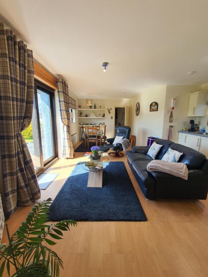 Lindas Retreats Self Catering Accommodation 1 Bedroom Cottage Or 3 Bedroom House Tomintoul Exterior photo